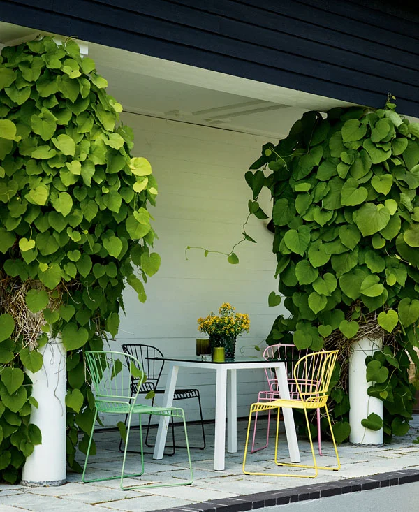 reso_chair_steel_light-green_yellow_pink_dark-green_photo_johan_carlson.jpg