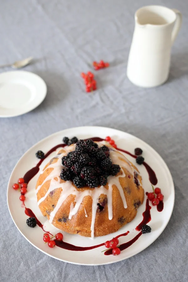 Blackberry bundt cake | Design Hunter
