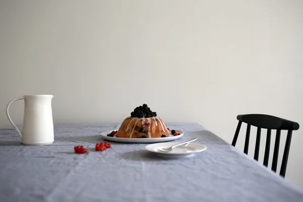 Blackberry bundt cake | Design Hunter