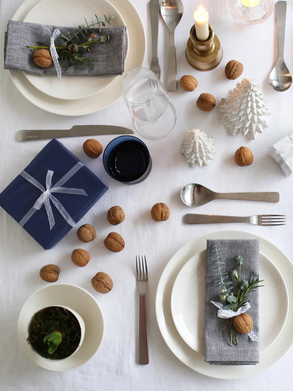 Blue & gold Christmas table setting | Design  Hunter