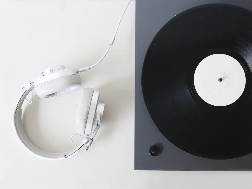 Master & Dynamic MH40 headphones | Design Hunter