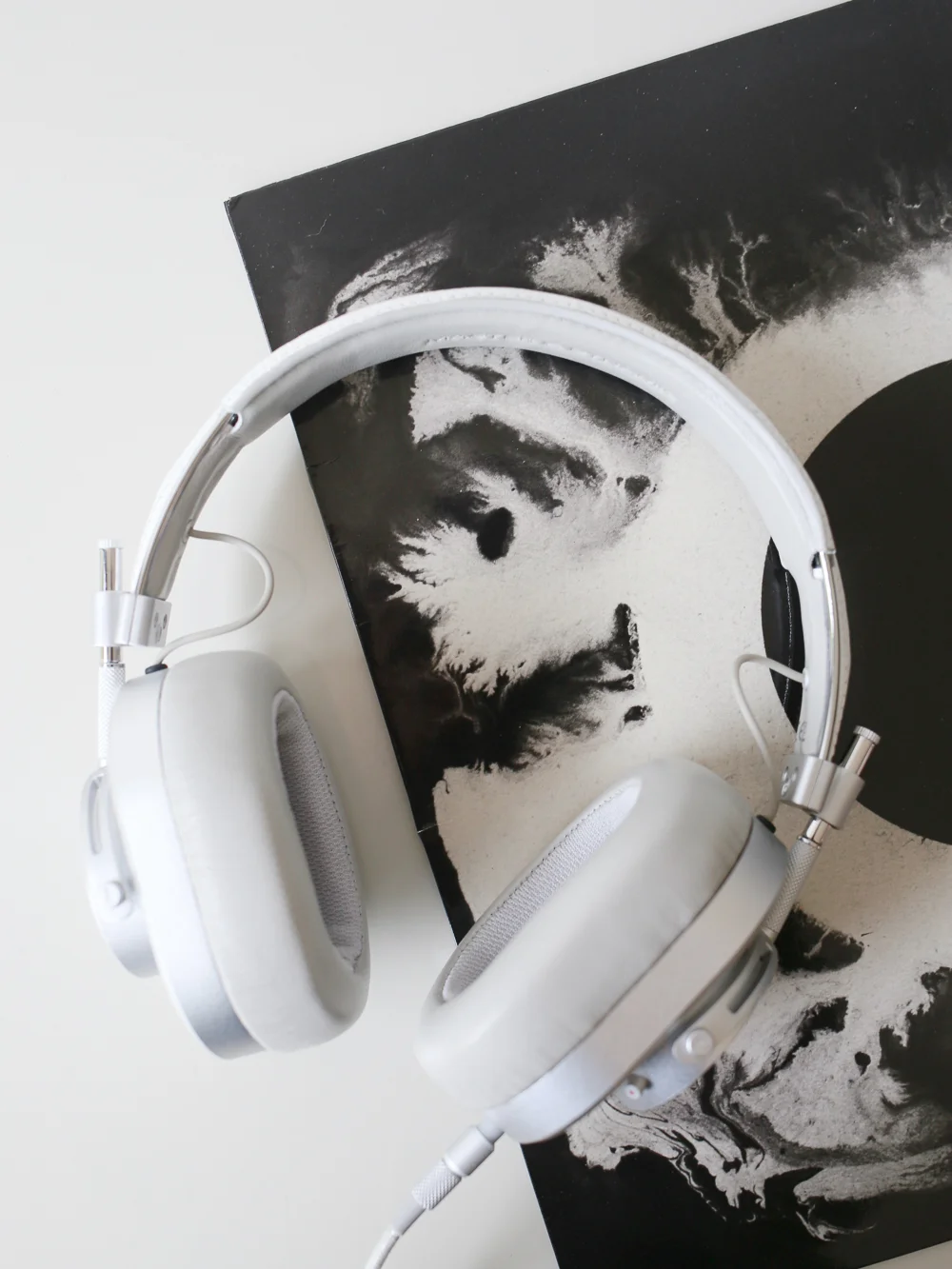 Master & Dynamic MH40 headphones | Design Hunter