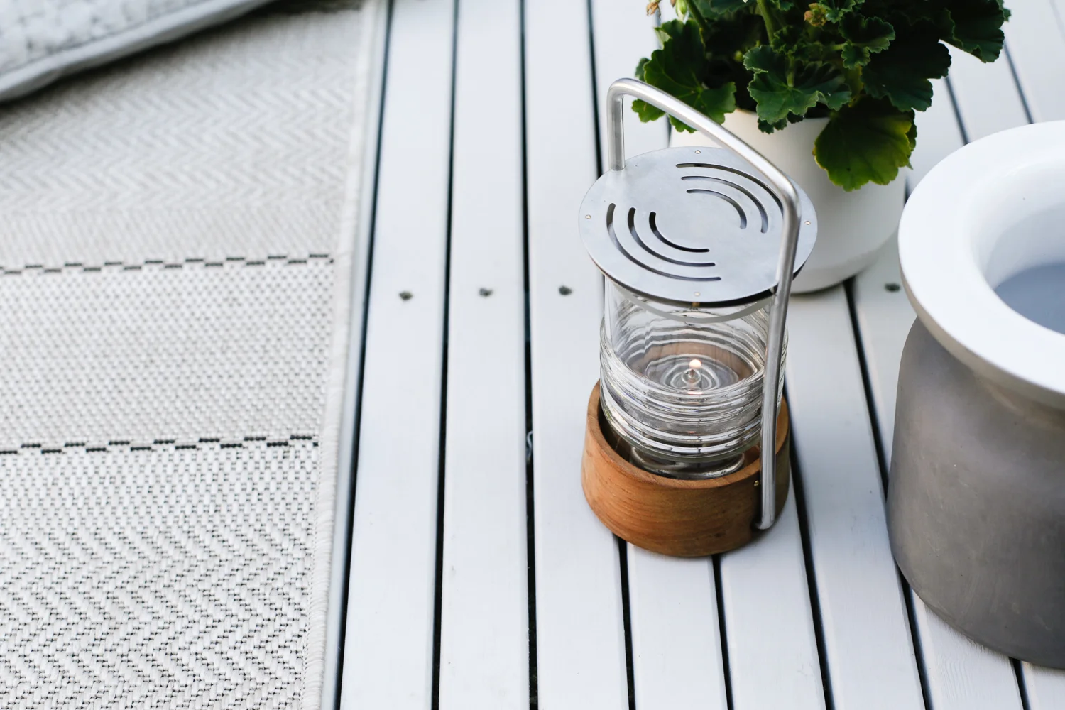 Summer outdoor living - garden lamp | Design Hunter