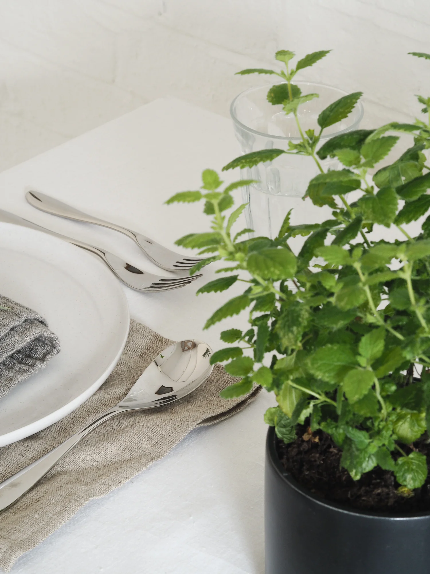 Bourton cutlery collection by Robert Welch | Design Hunter