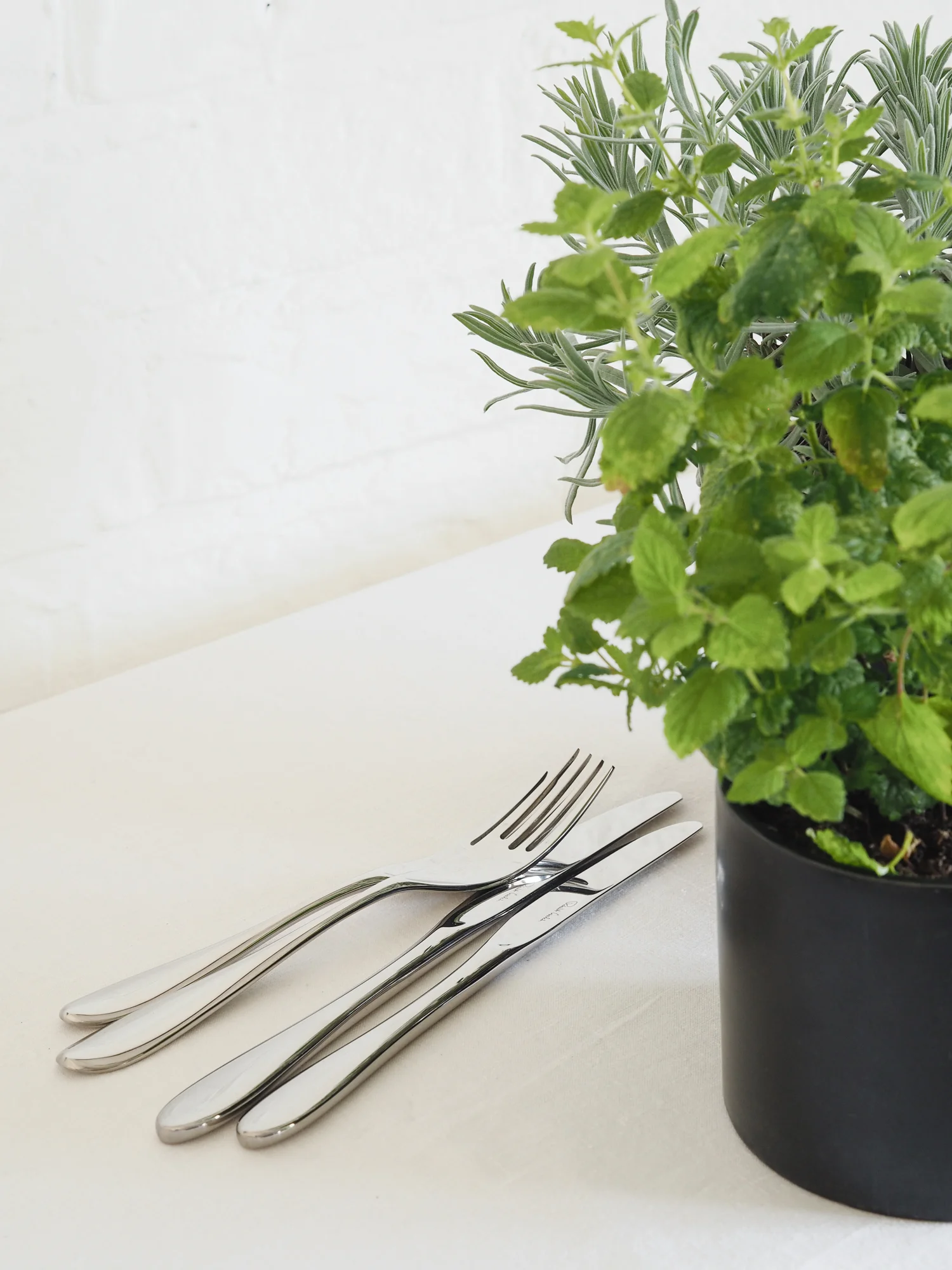 Bourton cutlery collection by Robert Welch | Design Hunter
