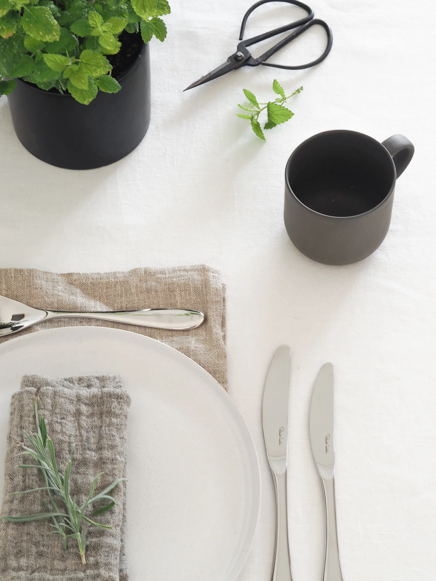 The Bourton cutlery collection by Robert Welch | Design Hunter