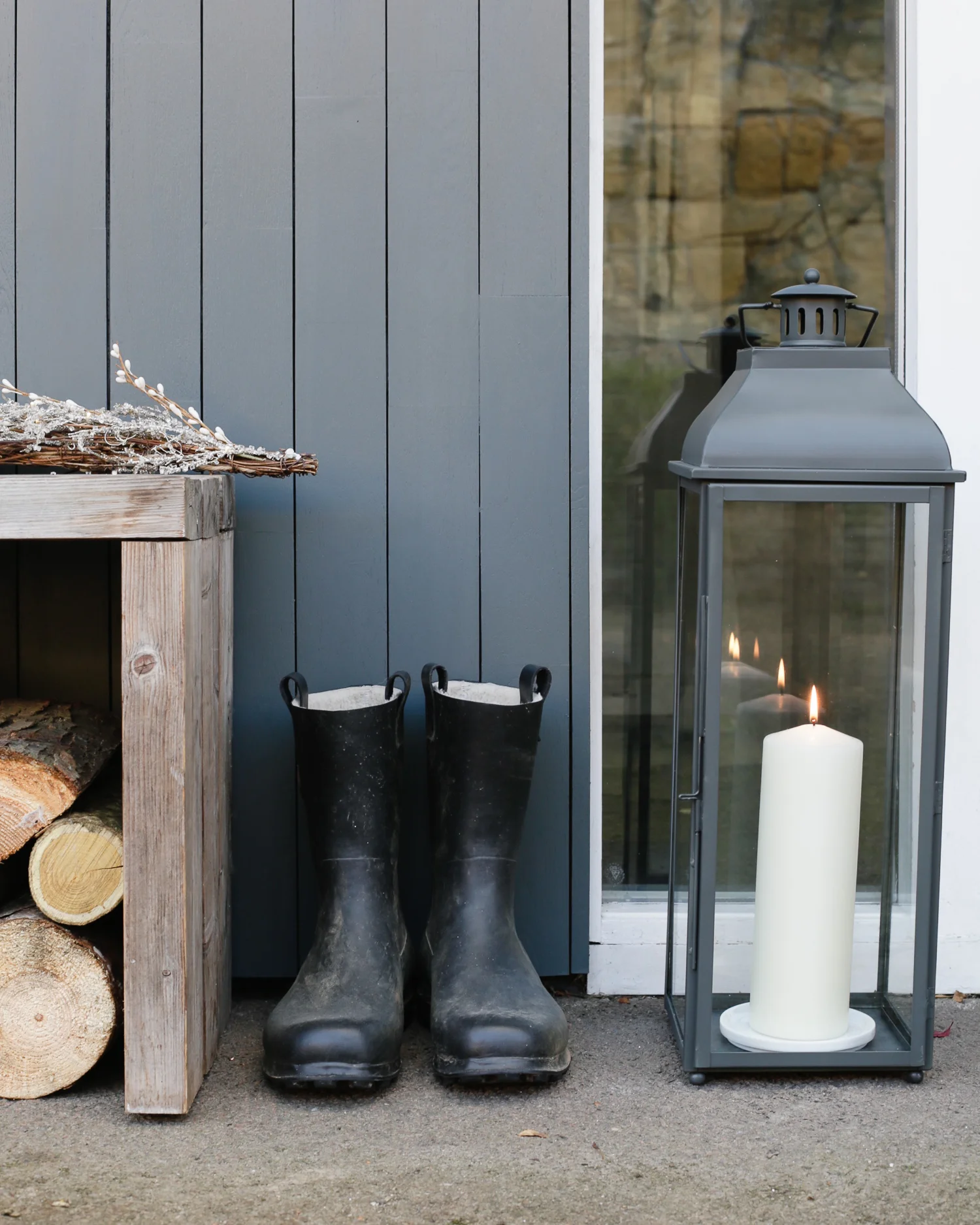 Christmas door lantern by The Wthie Company | Design Hunter