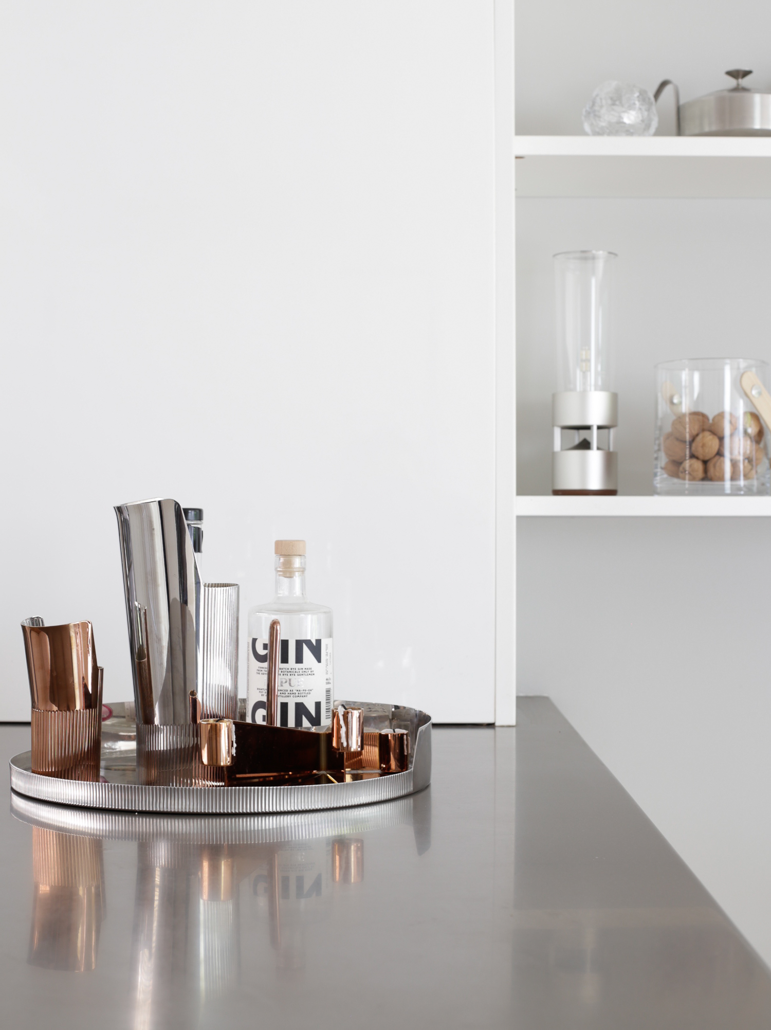 Bar area in white kitchen | Design Hunter