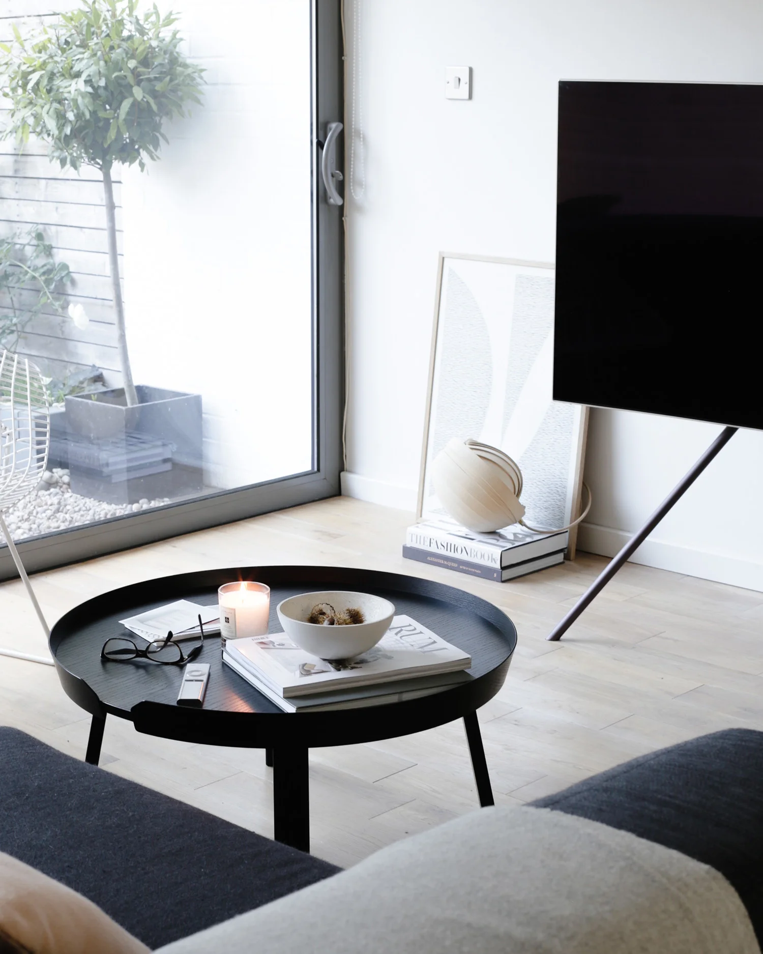 Design Hunter living room with Samsung QLED TV 1500px.jpg