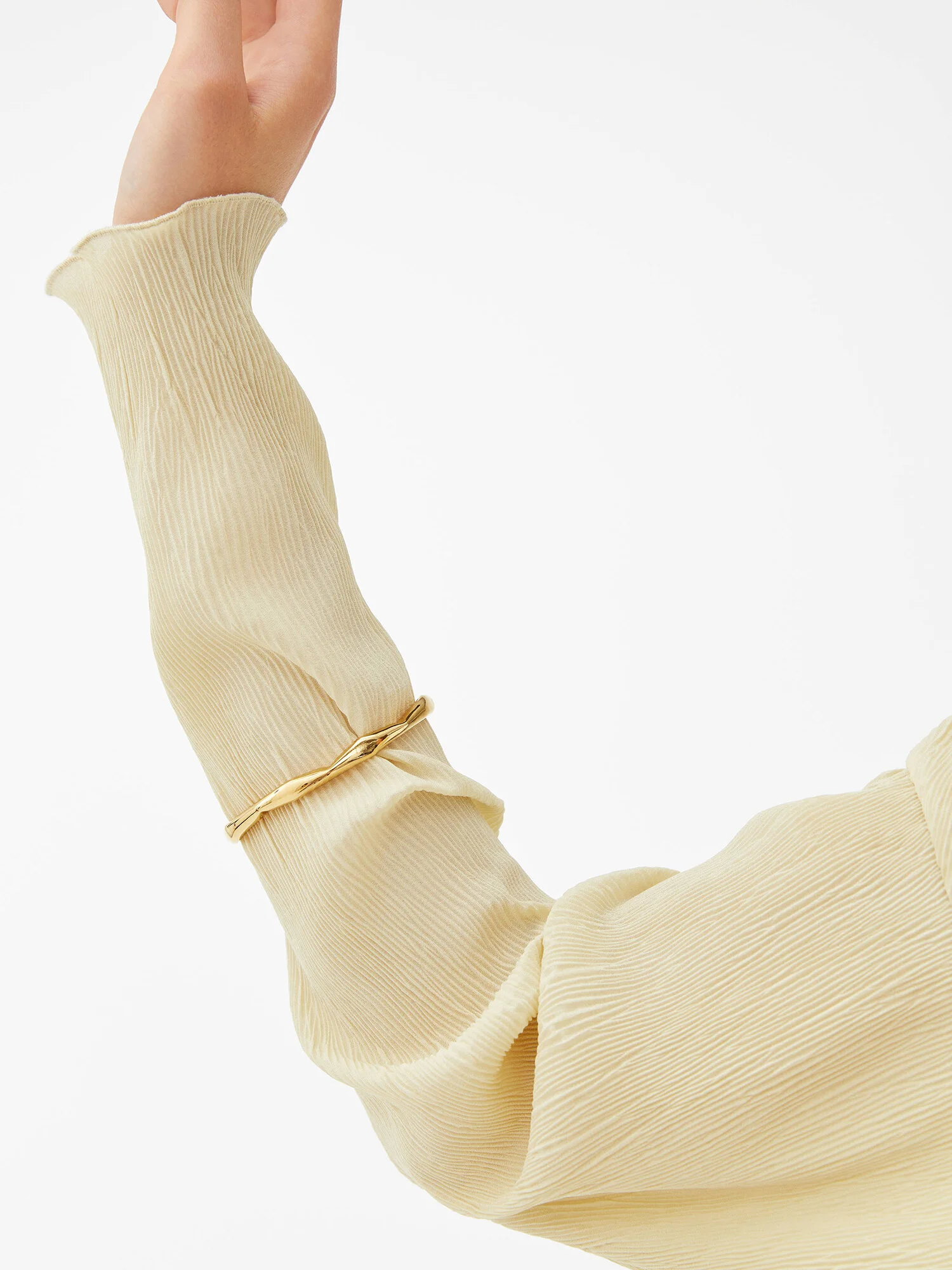 Crunched gold plated bangle by Zuzana Spustova for ARKET 1500px.jpg