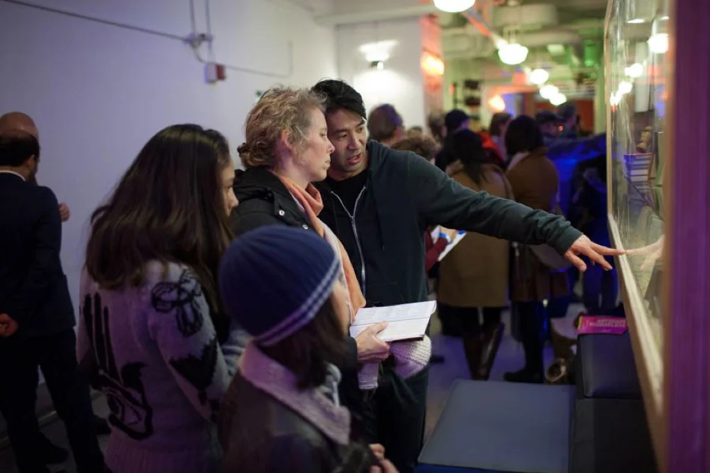 people-looking-at-Unarchive_1024.jpg