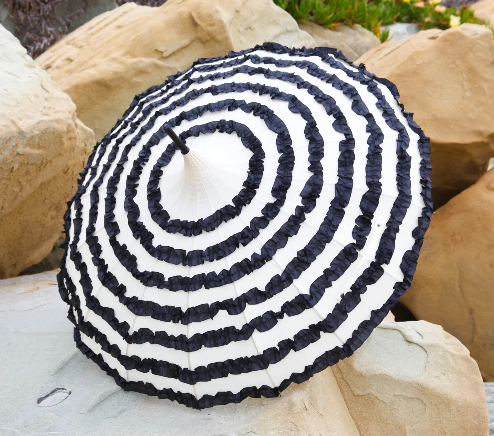 Ruffle Pagoda Parasol - Black and White Striped