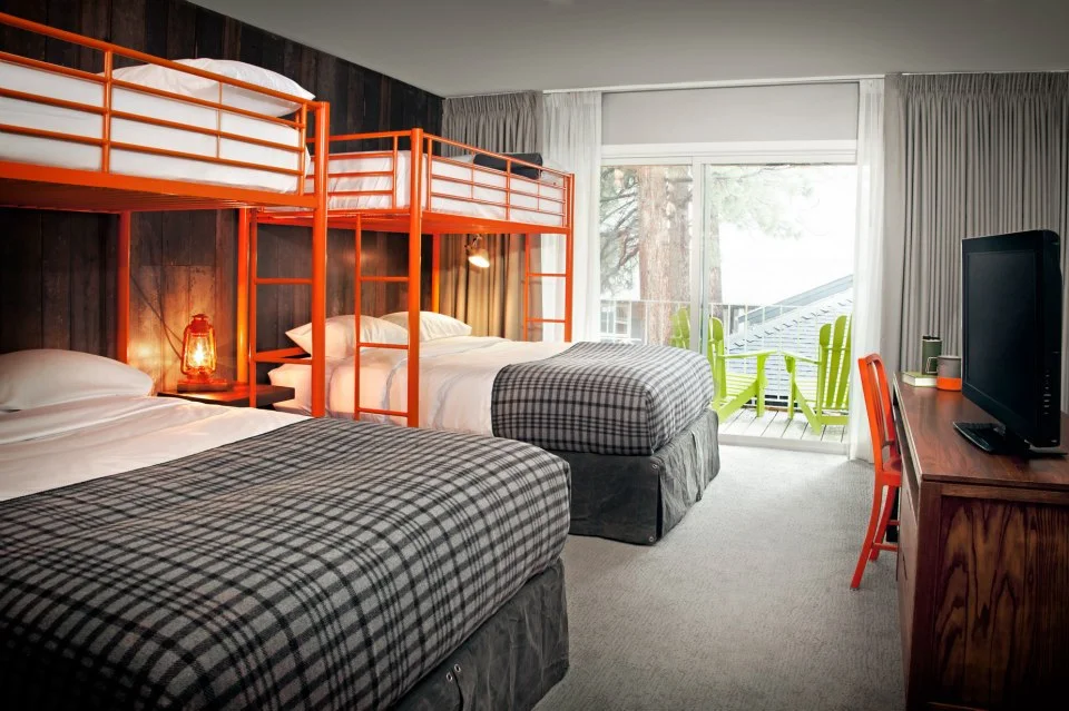 Bunk room Basecamp Hotel