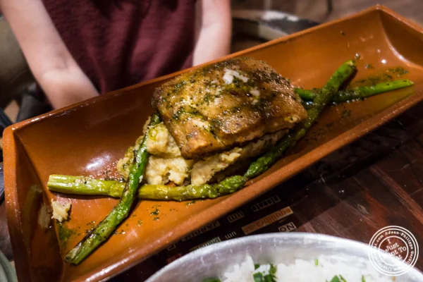 Peixe na telha at Beija Flor, Long Island City