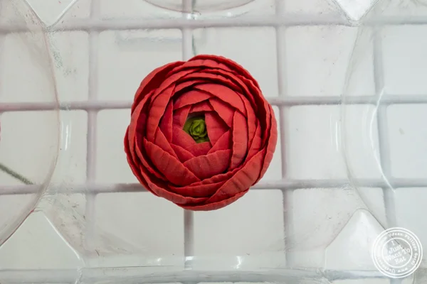 Flower decoration for cake at Ron Ben-Israel Cakes