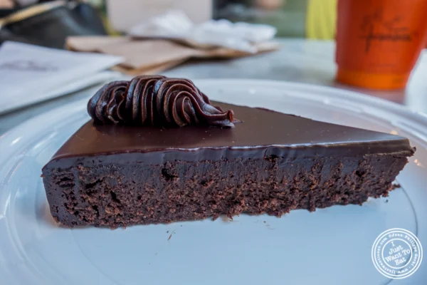 Flourless chocolate cake