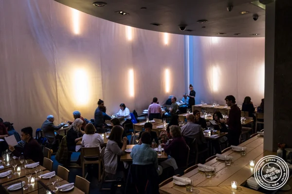 Dining room at Momofuku má pêche in NYC, NY