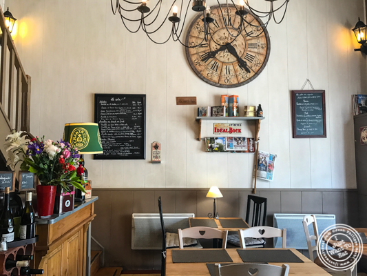 Dining room at La Petite Idée, Grenoble, France