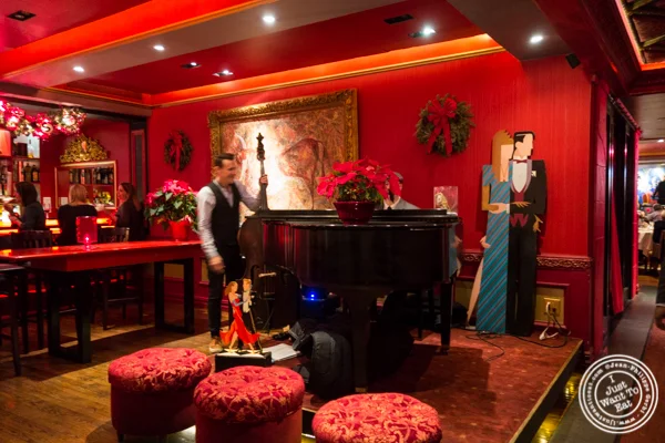 Live band at Lincoln Square Steakhouse on the Upper West Side, NYC
