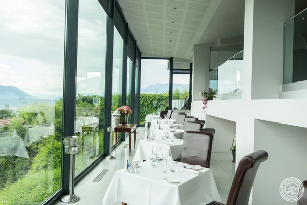 Dining room at La Corne D'Or in Corenc, France