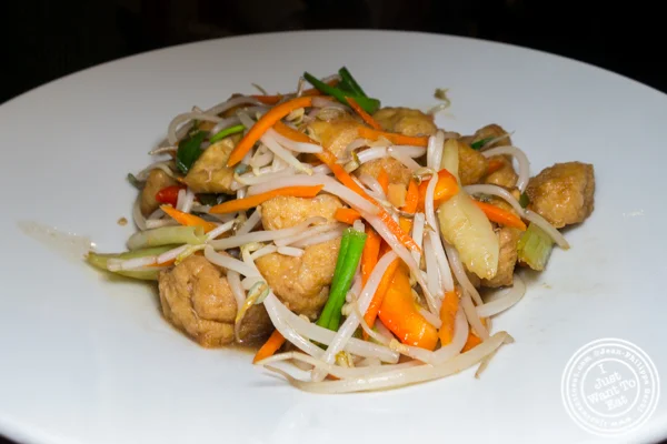 pad tofu at Bangkok Garden in Hackensack, NJ