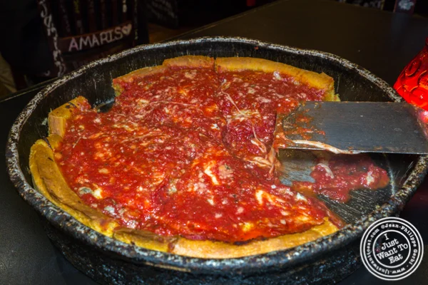 Chicago: Gino's East, best deep dish pizza! — I Just Want To Eat! |Food ...
