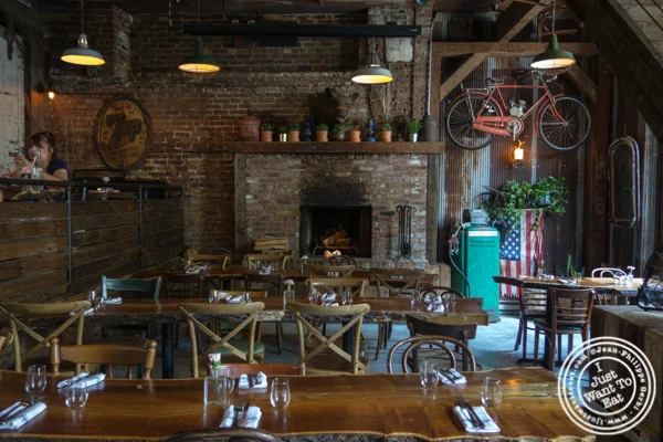 Dining room at Shelter Pizza in Williamsburg