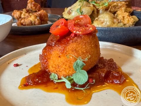 On the blog today, @restaurant.raiz, where we had dinner after a long day visiting the beautiful city of Porto. The breaded brie was one of my favorite dishes, but not the only one...

Check out what we had ➡ Link in profile
.
.
.
.
.
#foodblog #food