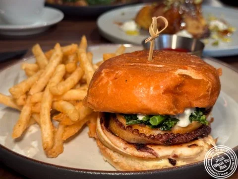 On the blog today, @sanbabilanyc , a restaurant on the UES that started to serve brunch recently 🤤
There, we had some interesting dishes, like this octopus burger! 🐙
And the brunch finished with one special item that was incredible!

Check out what