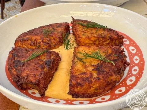 The crispy latkes at @mamamezzenyc , the new restaurant from @chefeinat, are a must have 🤤

.
.
.
.
.
#foodblog #foodie #foodiesofinstagram #foodies
#foodblogger #foodiegram #foodiegram #foodielife
#foodiefeature #foodielove #food #foodporn
#foodpho