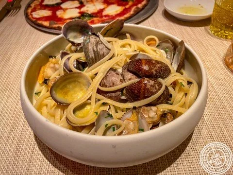 Linguine alle Vongole is one of my favorite Italian pasta dish and, when I got it at @heritagegrandbakery, I was not disappointed 🤤
.
.
.
.
.
#foodblog #foodie #foodiesofinstagram #foodies
#foodblogger #foodiegram #foodiegram #foodielife
#foodiefeat