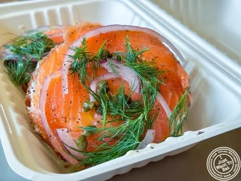 On the blog today, @apollobagels, a bagel shop that opened last October in Hoboken and proposes a limited menu composed of bagels made with fermented dough, like the everything bagel that I had with smoked salmon and cream cheese.
Link in profile!
 
