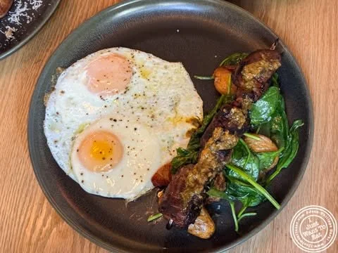 The steak and egg kebab for brunch at @leonettanyc is a must have! 👅
It is a black garlic marinated filet served with potatoes, baby spinach, curry butter, and two sunny eggs:  great twist on a classic brunch dish!
.
.
.
.
.
#foodblog #foodie #foodi