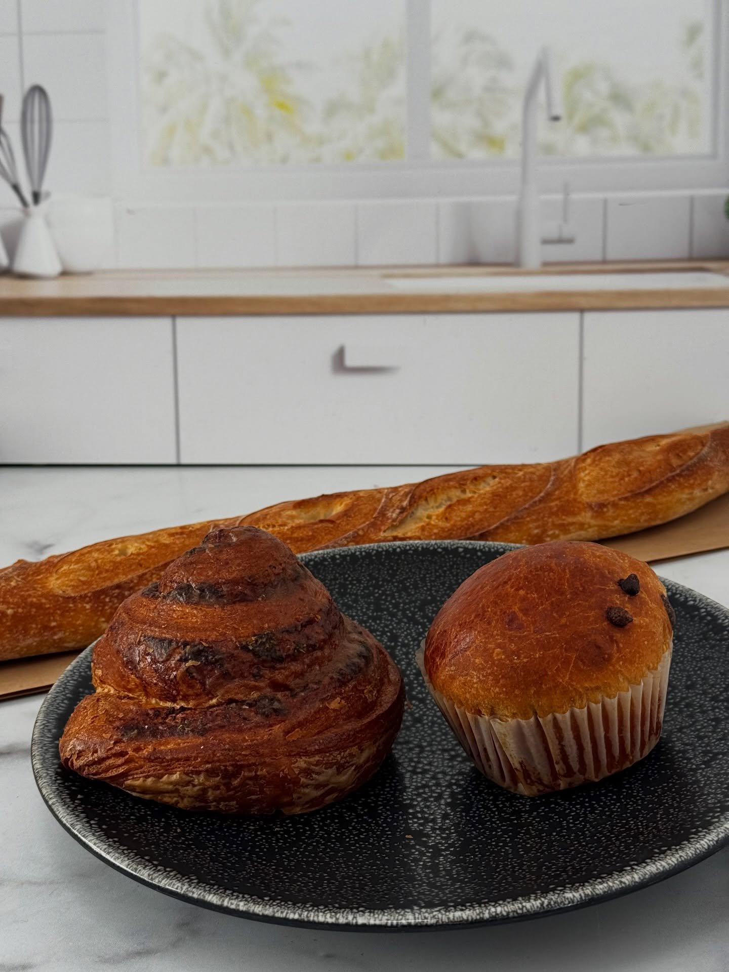 Baguette 🥖, cinnamon roll (escargot &agrave; la cannelle) and brioche au chocolat  at @chocopainbakery in Hoboken 😍
.
.
.

.
#ijustwanttoeat #hoboken #hobokennj #hobokenfood #hobokeneats