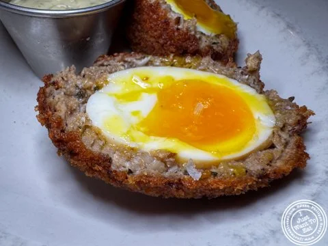 🍻 Looking for authentic British pub vibes in the heart of NYC? ✨

We just discovered The Shakespeare at the Williams Hotel and WOW! 🇬🇧 This gastropub is serving up all the classics that'll transport you straight to London 🏰

🍽️ What we tried:
&b