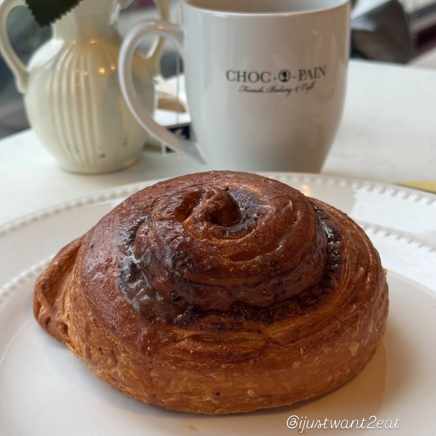🥐 Have you ever had a cinnamon roll so good it made you question every pastry you&rsquo;ve ever eaten?
Meet the Escargot &agrave; la Cannelle at Choc O Pain 🐌✨ &mdash; Hoboken&rsquo;s beloved French bakery where this buttery, swirly masterpiece get