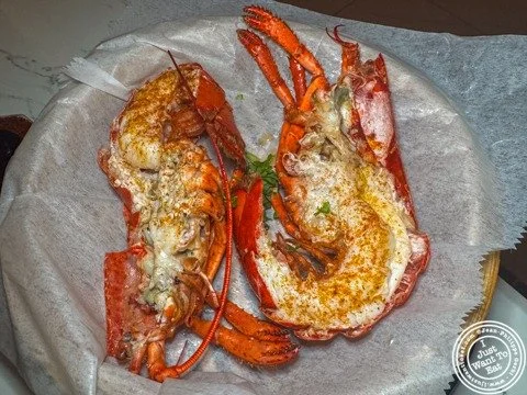 ❓ Have you checked out Crab House Times Square&rsquo;s unlimited seafood extravaganza yet ❓

🦞✨ I dove into their all-you-can-eat feast where the highlight is LOBSTER served three incredible ways:
🔥 Salt &amp; Pepper
🧄 Garlic Butter
🥖 Mini Lobste