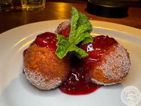 🤔 Have you tried the petole at Mercato Trattoria in Hell&rsquo;s Kitchen 🤔

These ricotta fritters with strawberry sauce from @mercatotrattorianyc are gorgeous &mdash; golden, fluffy-looking, and totally photogenic 😍🍓✨
Flavor-wise, they&rsquo;re 
