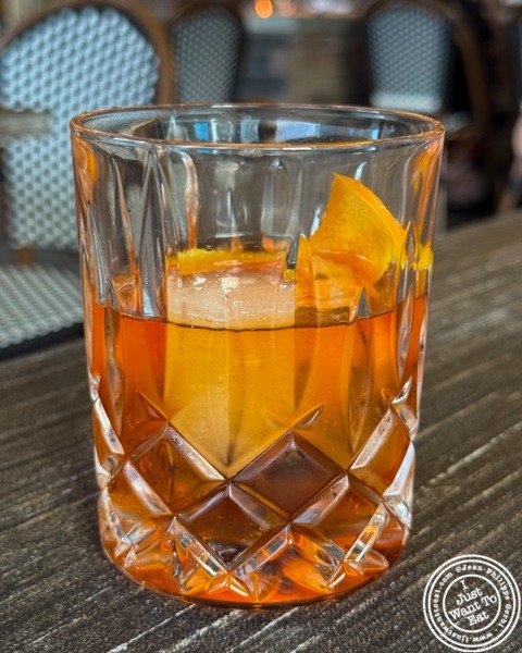 🔥🥃 Nothing hits quite like a Smokey Old Fashioned at Fire &amp; Oak in Jersey City &mdash; a cocktail that feels like a warm handshake from history itself. The moment that smoke lifts, you know you&rsquo;re in for something bold, smooth, and unforg