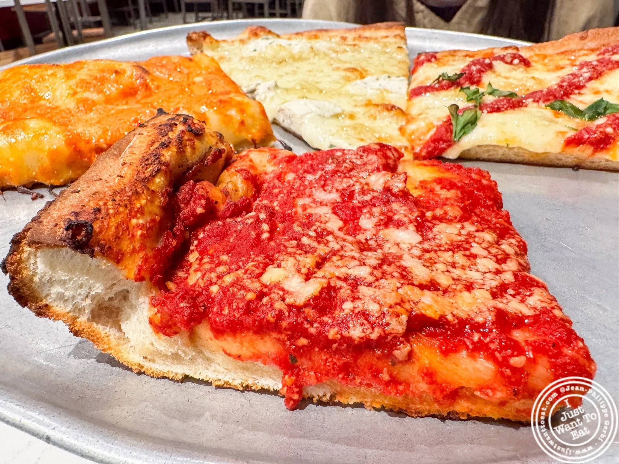 A sunny day in Dumbo led us straight to L&amp;B Spumoni Garden 🍕🌇 Our first time there, and we sampled a few slices while wandering around the waterfront. The full write‑up is now live on the blog &mdash; link in profile! 📝✨
If you&rsquo;ve been, 