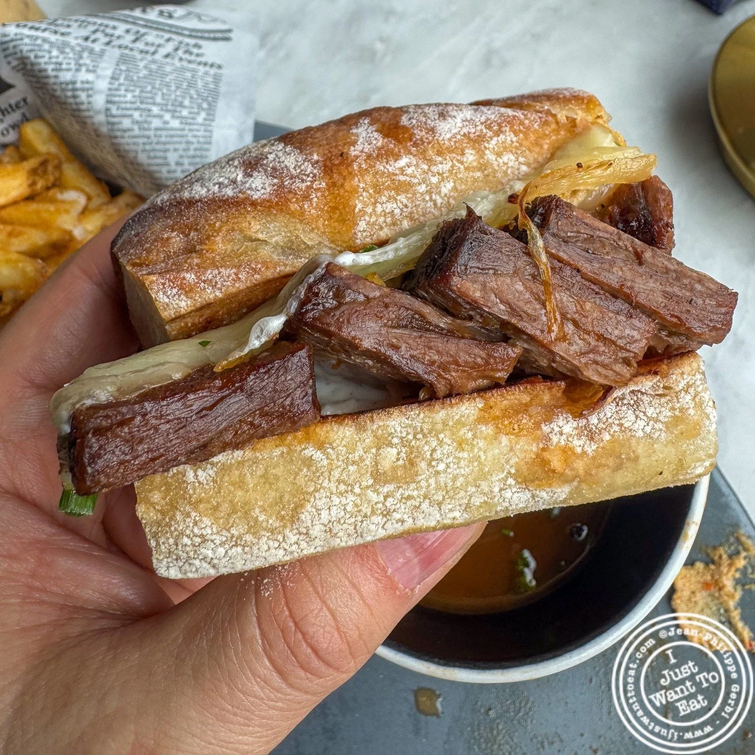 Lunch at **@willownewyorkcity** in Chelsea completely fooled my taste buds in the best way 😍🌱 

I still can&rsquo;t believe the dishes are fully vegan &mdash; especially that **smoked cheese French dip** you see in the photos. Rich, melty, savory&h