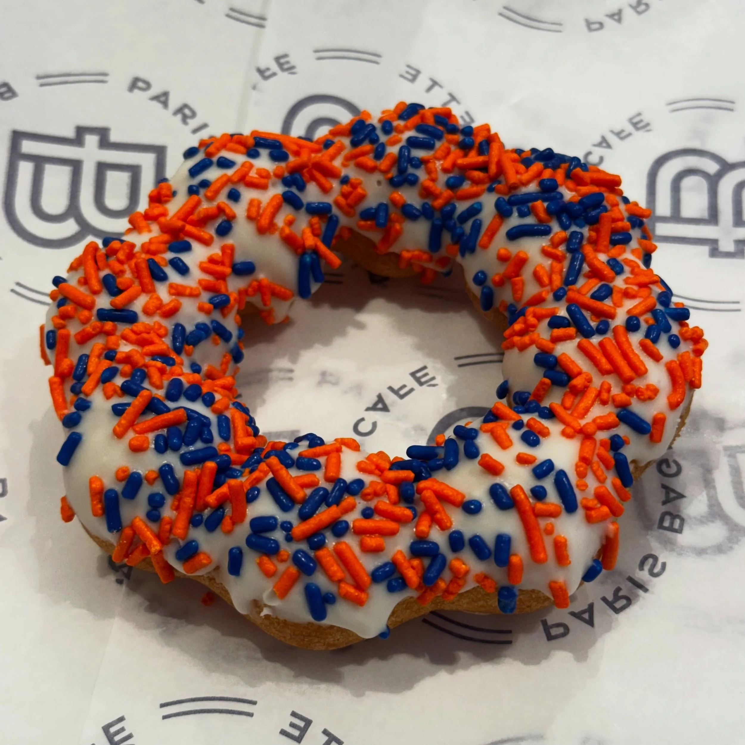 🏀🍩 THE KNICKS DID THAT &mdash; and so did this donut! 🗽🔵🟠

When your team wins, you celebrate in style &mdash; and Paris Baguette came through with the most perfect Knicks-themed donut I&rsquo;ve ever laid eyes on. That blue and orange glaze? Th