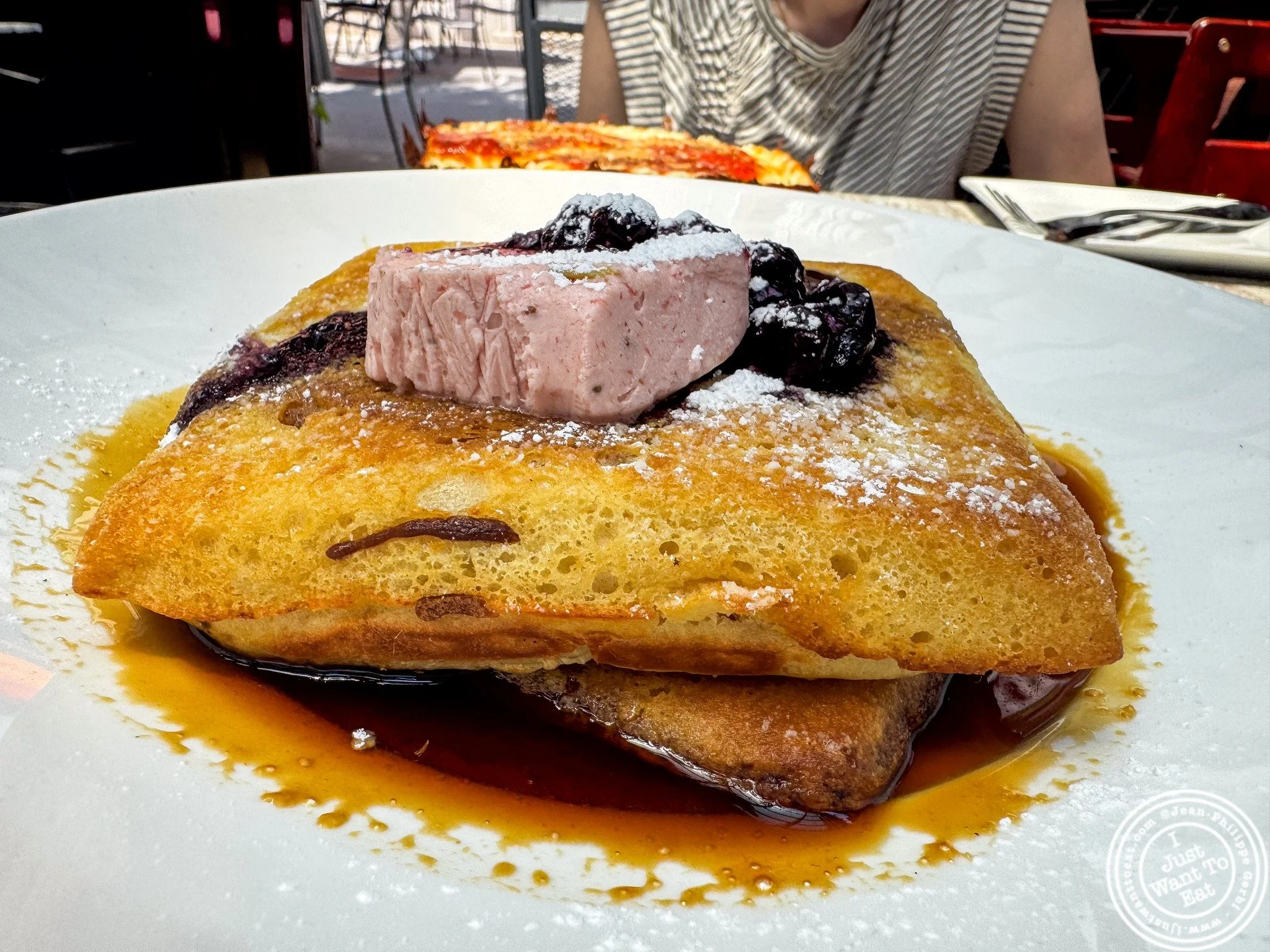 Stumbled upon @lunajerseycity in Jersey City and there was no way we were walking past without trying their viral pancakes 🥞🔥
I&rsquo;d heard the hype&hellip; but you know me &mdash; I had to find out for myself whether these beauties actually deli