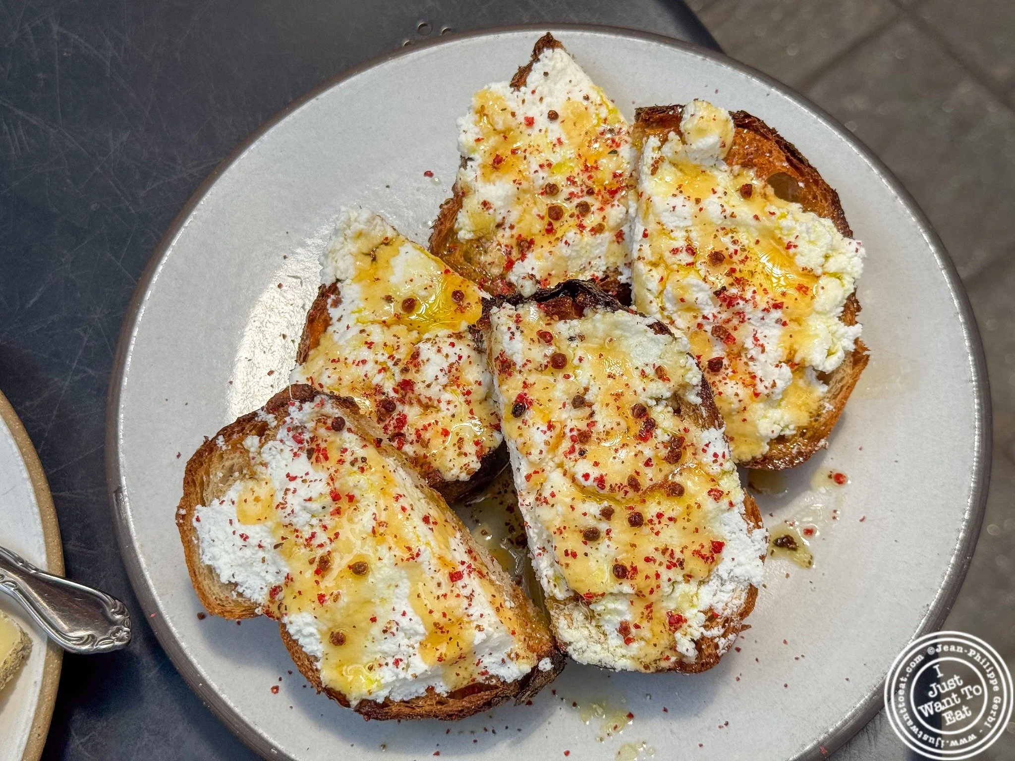 🍯🍞 Simple ingredients, incredible flavor at @cortojc! ✨😍

Started the meal with the Honey Ricotta Toast, and it was the perfect balance of sweet, creamy, and crunchy. 🤤💛 The rich ricotta was smooth and luscious, the honey added just the right to