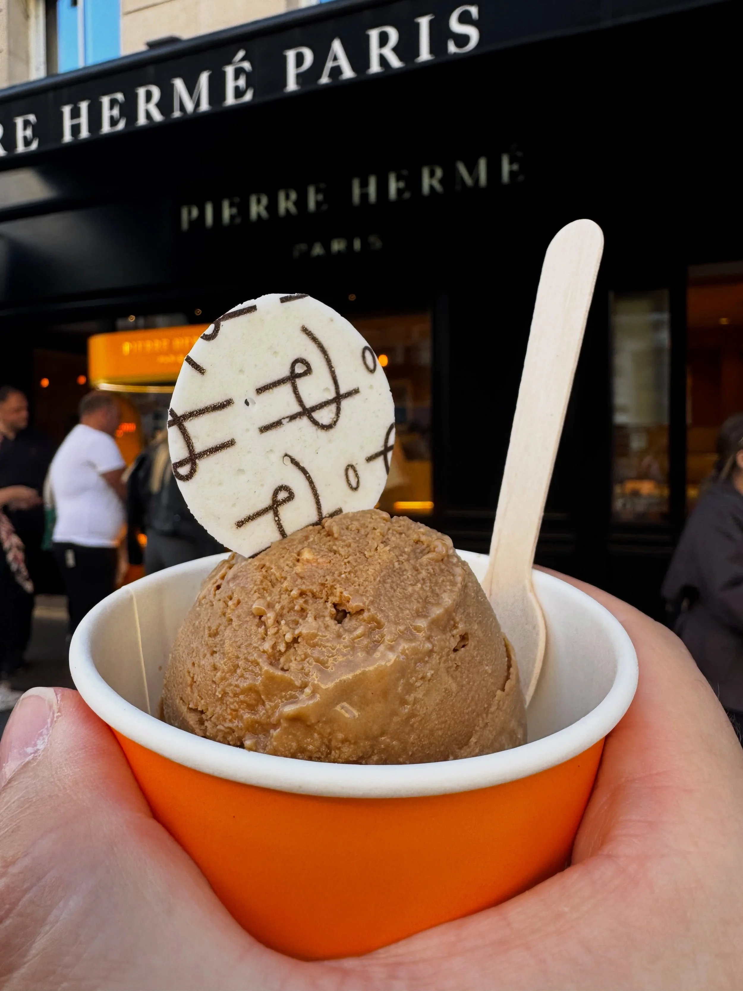 🍦😳 **Wait until you see what Paris did to ice cream...** 👀

A couple of weeks ago in Paris, we stopped at Pierre Herm&eacute; for a scoop, and we&rsquo;re still thinking about it. 🤤

Here&rsquo;s what we had 👇

🌰🍦 **Praline noisette**: rich, n