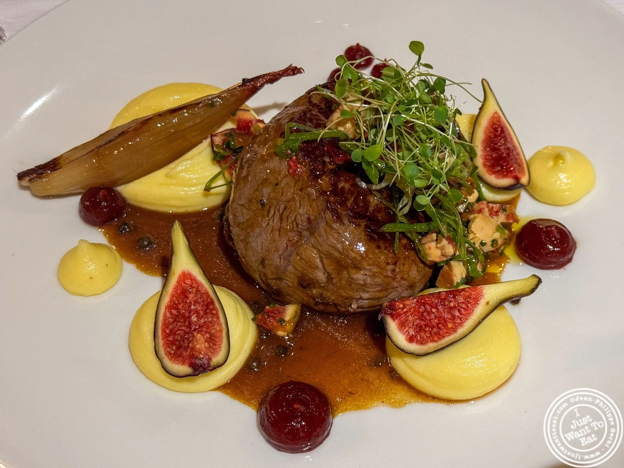 🍽️✨ Lunch at Le Clocher, Annecy-le-Vieux 🇫🇷🏔️

A few weeks ago, we enjoyed one of our favorite meals during our trip to France at @leclocher, a charming restaurant located in a beautiful 400-year-old stone building next to a historic 12th-century