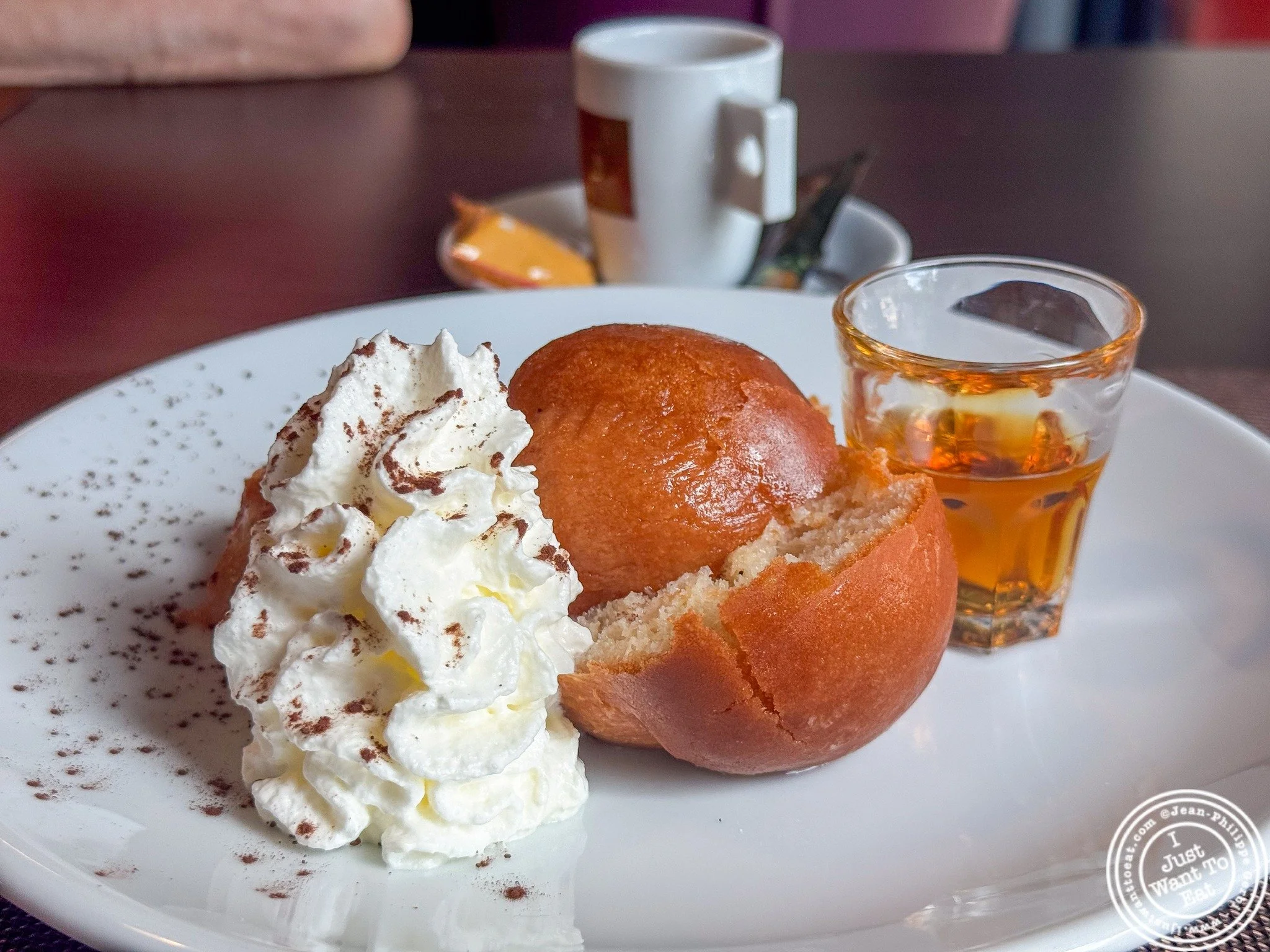 🍽️✨ Lunch at Le Beaulieu in Grenoble 🇫🇷❤️

A few weeks ago, while exploring Grenoble, we stopped by @brasserielebeaulieu for a delicious lunch that perfectly captured the charm of a traditional French brasserie. 🥂🍽️

Here's what we enjoyed 👇
🥗