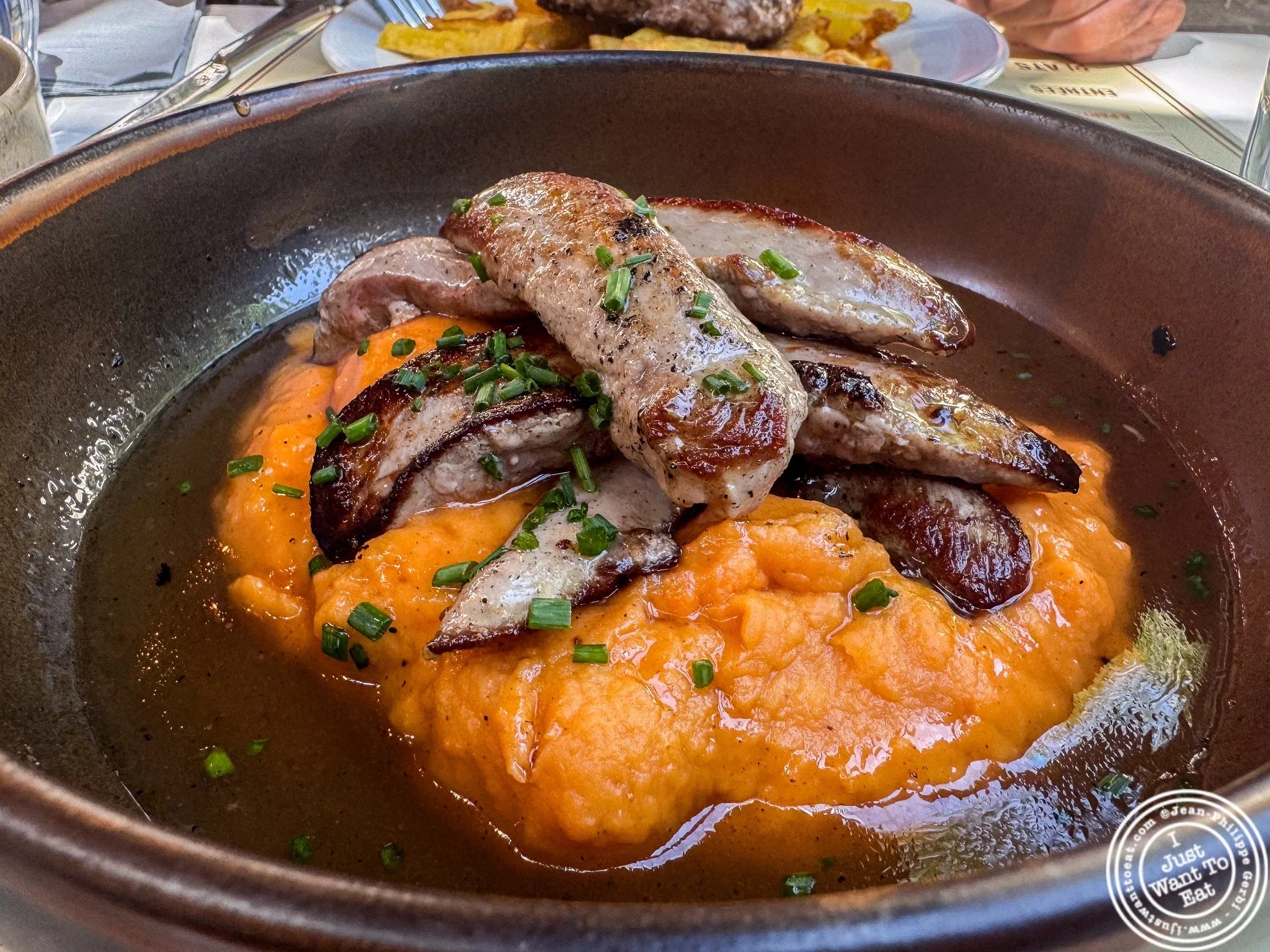 Back in France 🇫🇷 a few weeks ago, we couldn't resist trying @bouillongrenette in Grenoble 🍽️✨. If you've never been to a bouillon, it's a uniquely French dining concept that dates back to the late 19th century, serving classic French comfort food