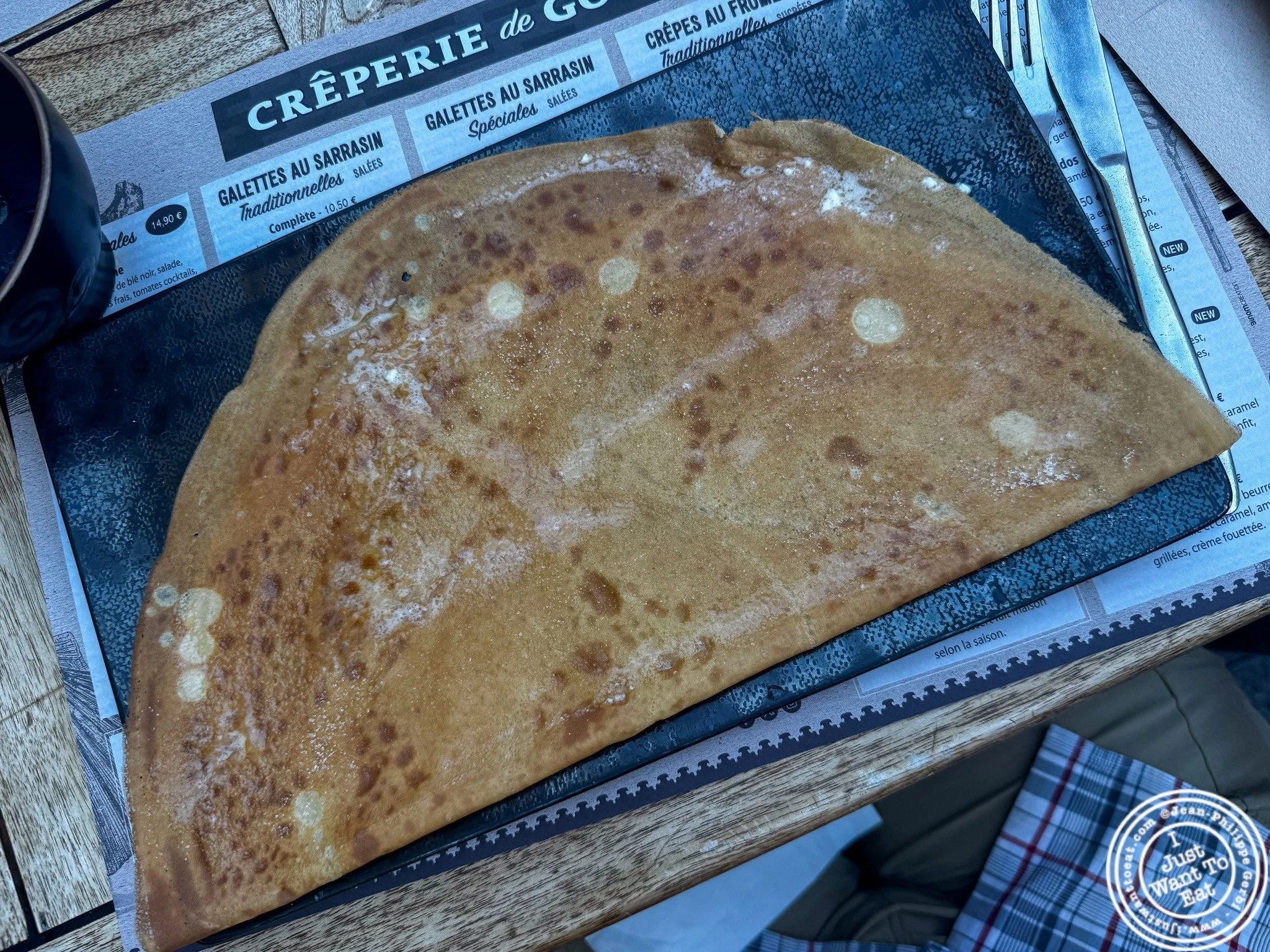 🥞✨ One of our go-to spots whenever we're in Grenoble is Cr&ecirc;perie de Gordes, right in the heart of the historic city center of Grenoble, France. 🇫🇷🏛️

There's something comforting about returning to a favorite place year after year, and this