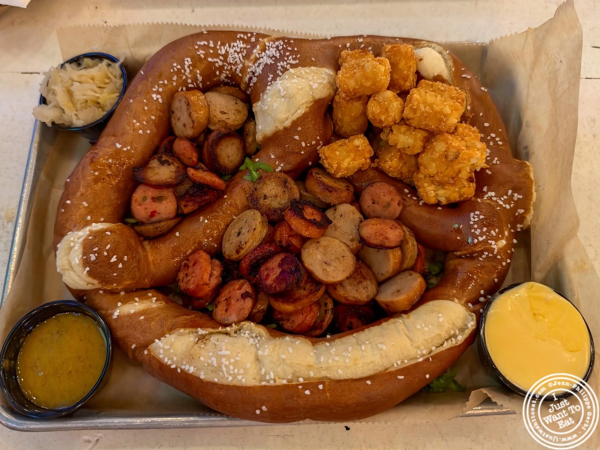 🍺🥨 Prost to Oktoberfest at @clintonhallnyc in FiDi! 🇩🇪🎉

We stopped by to celebrate with their amazing Wurstfest Platter, loaded with three different sausages 🌭🌭🌭 (German, bacon &amp; jalape&ntilde;o, and chicken), a giant jumbo pretzel 🥨, c